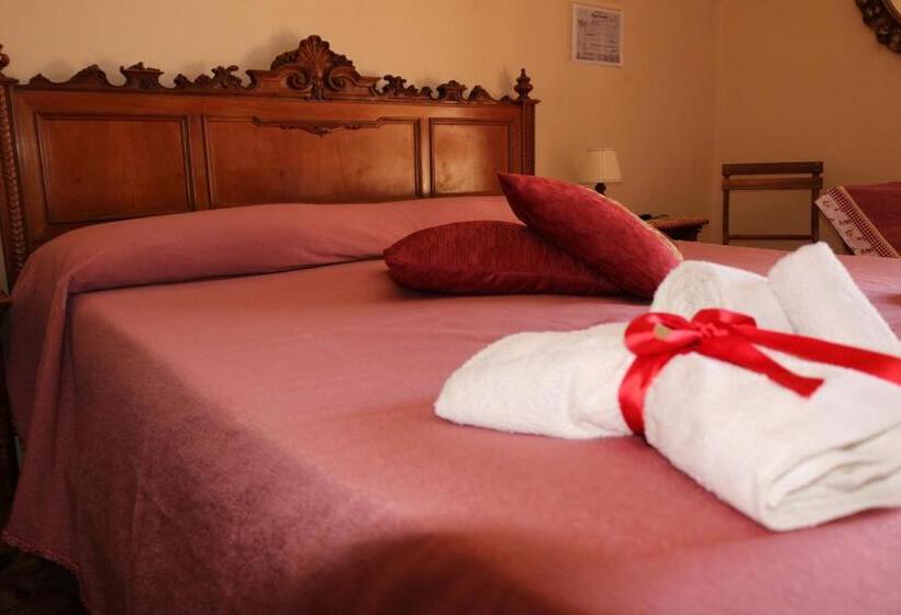 اتاق استاندارد چهار تخته, Daniel And James