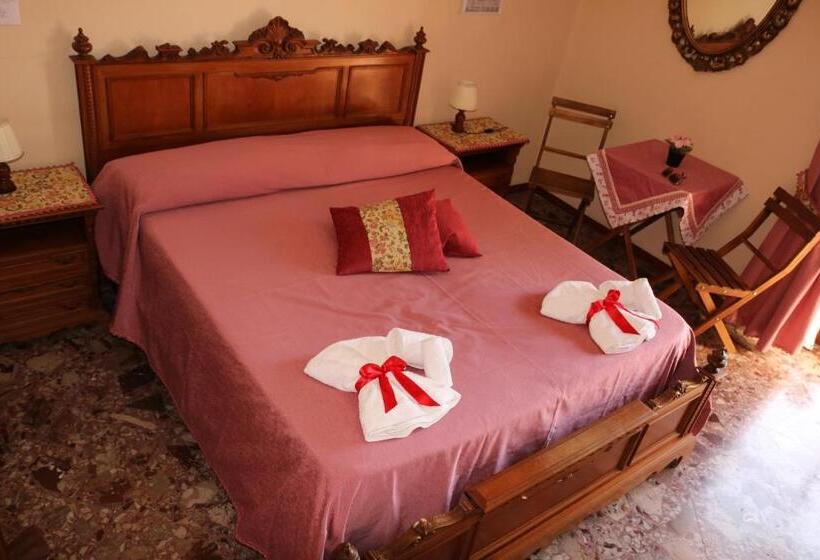 اتاق استاندارد چهار تخته, Daniel And James