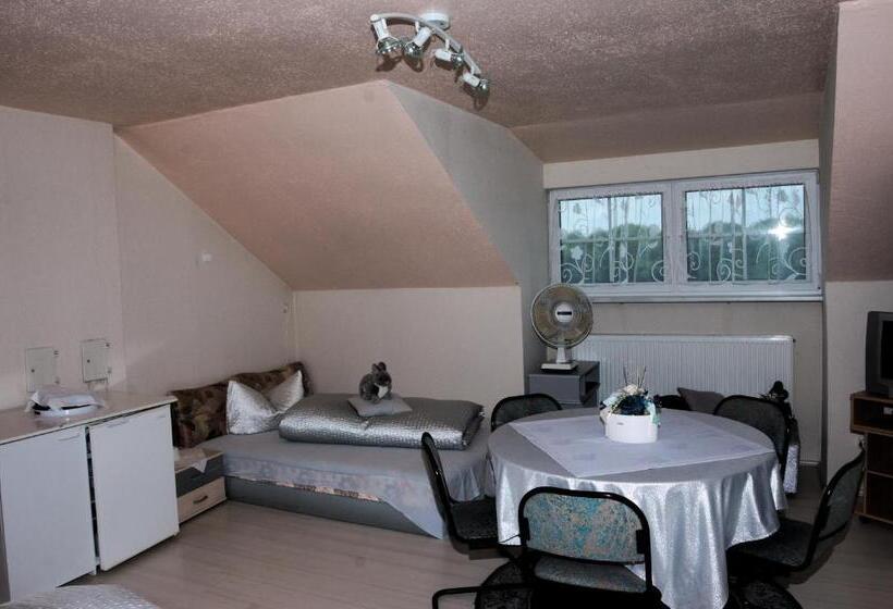 4인용 스탠다드 룸, Caruso Pension Und Pizzeria