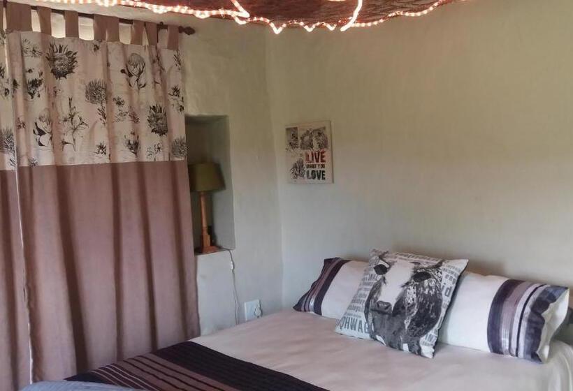 Dom 1 Sypialnia, Die Hoenderhok And Die Plaashuisie