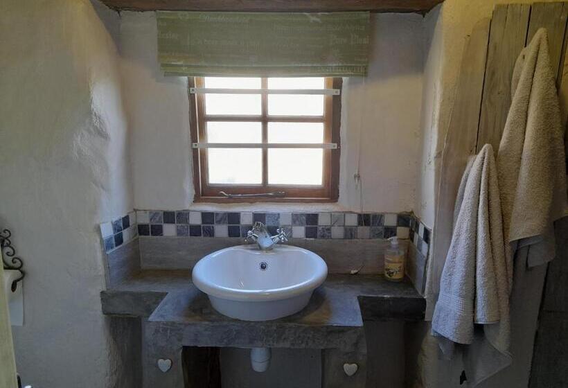 Dom 1 Sypialnia, Die Hoenderhok And Die Plaashuisie