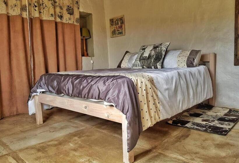 Dom 1 Sypialnia, Die Hoenderhok And Die Plaashuisie