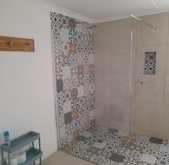 Studio Comfort, Die Hoenderhok And Die Plaashuisie