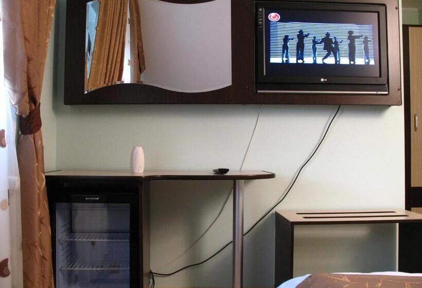 חדר סטנדרט לשלושה, Sun House