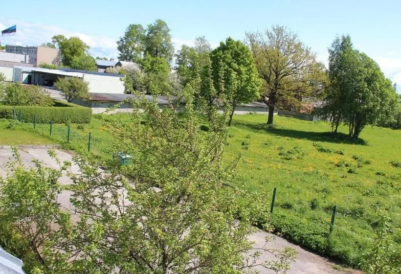 استودیو استاندارد با چشم‌انداز باغ, Sunrise Majutus