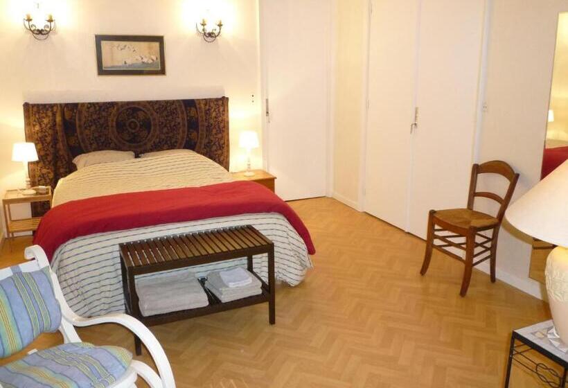 اتاق استاندارد, Au Vieux Cèdre