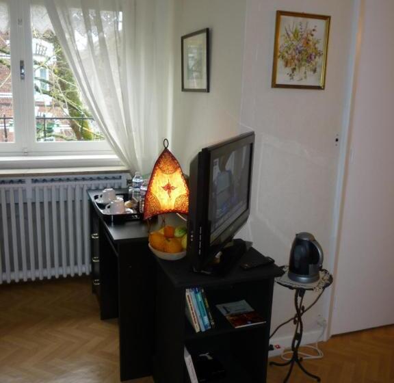 اتاق استاندارد, Au Vieux Cèdre