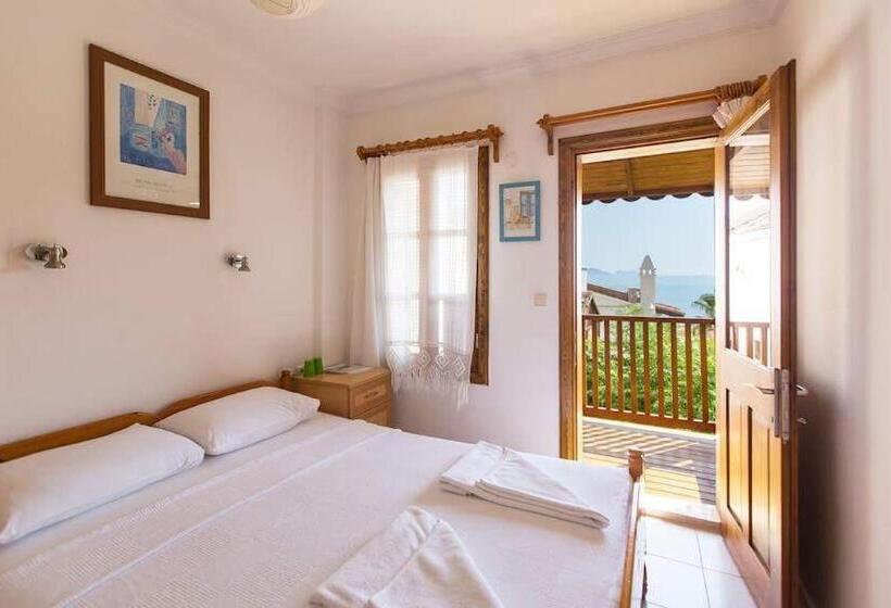 اتاق استاندارد با بالکن, The White House Kalkan