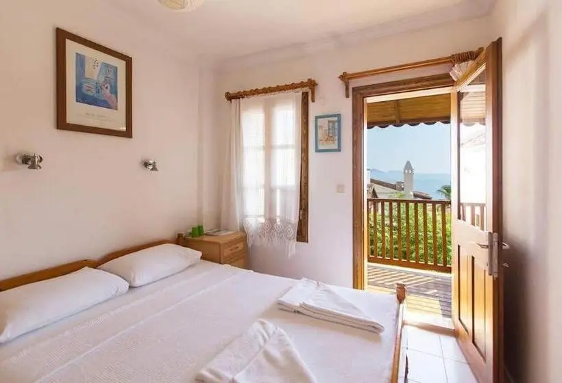 اتاق استاندارد با بالکن, The White House Kalkan
