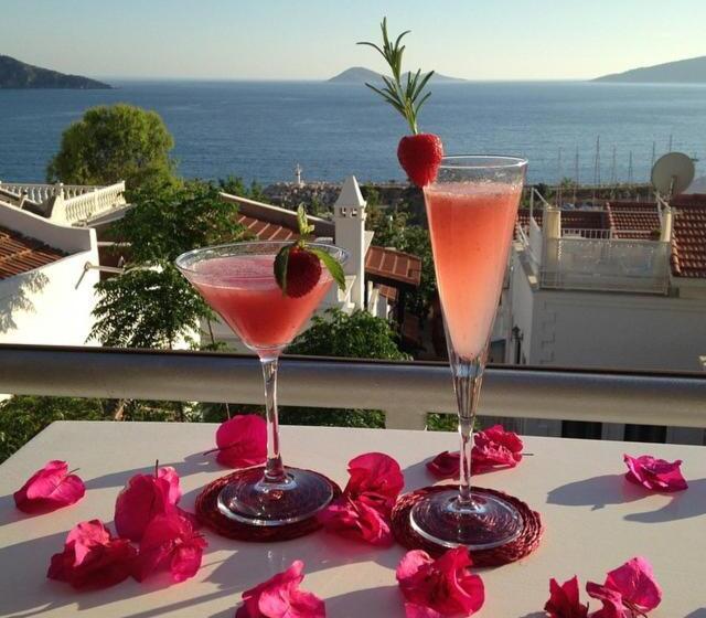 اتاق استاندارد با بالکن, The White House Kalkan
