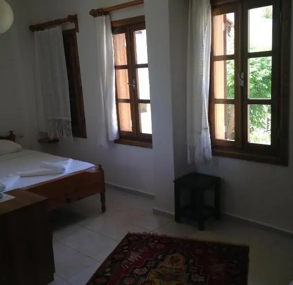 اتاق خانوادگی, The White House Kalkan
