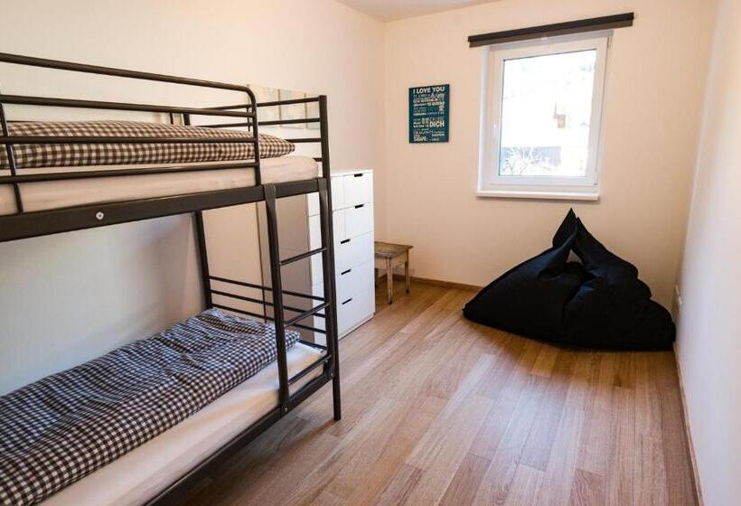 דירת שלושה חדרים, Fleischerei   Apartments, Cafe & Weinbar