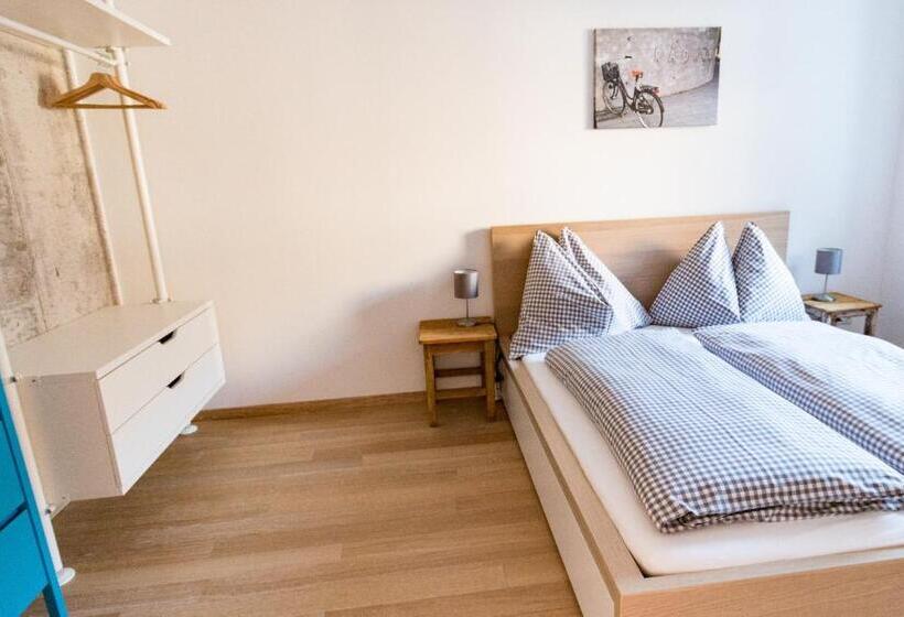 דירת שלושה חדרים, Fleischerei   Apartments, Cafe & Weinbar