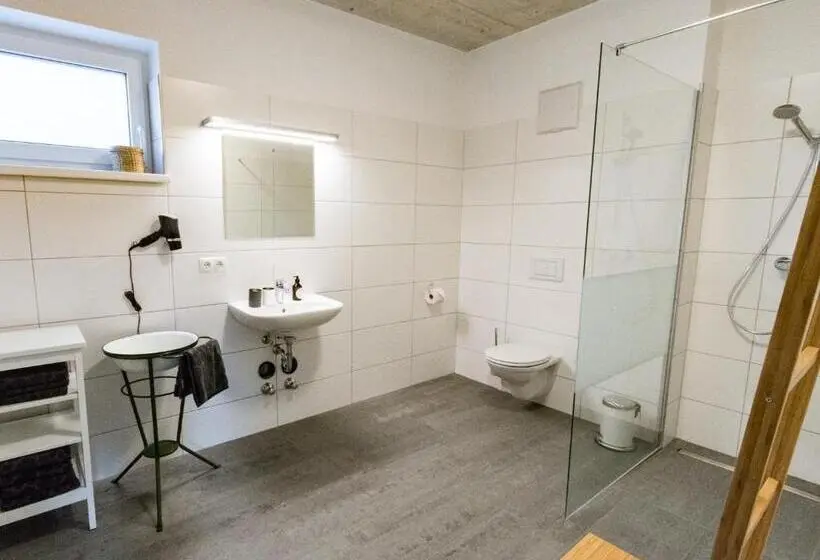 2 Schlafzimmer Apartment, Fleischerei Apartments, Cafe & Weinbar