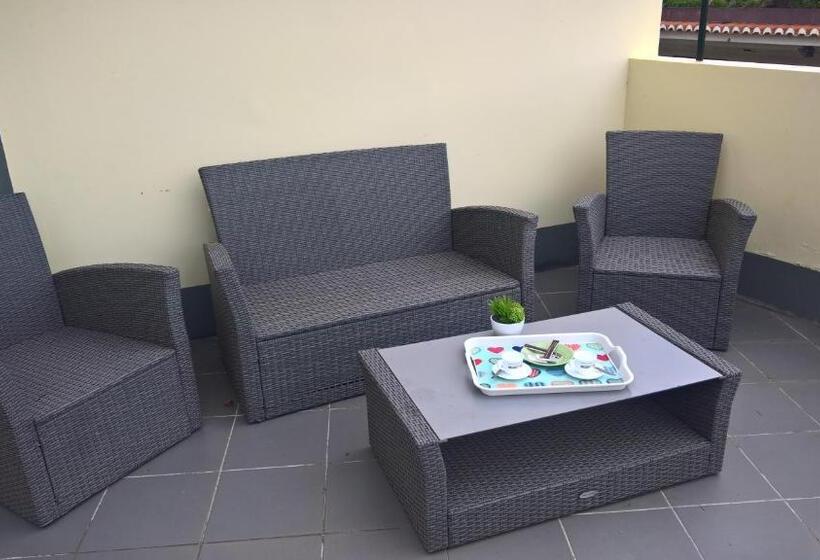 ルームシェアのワンベッド, Hostel Casal São João