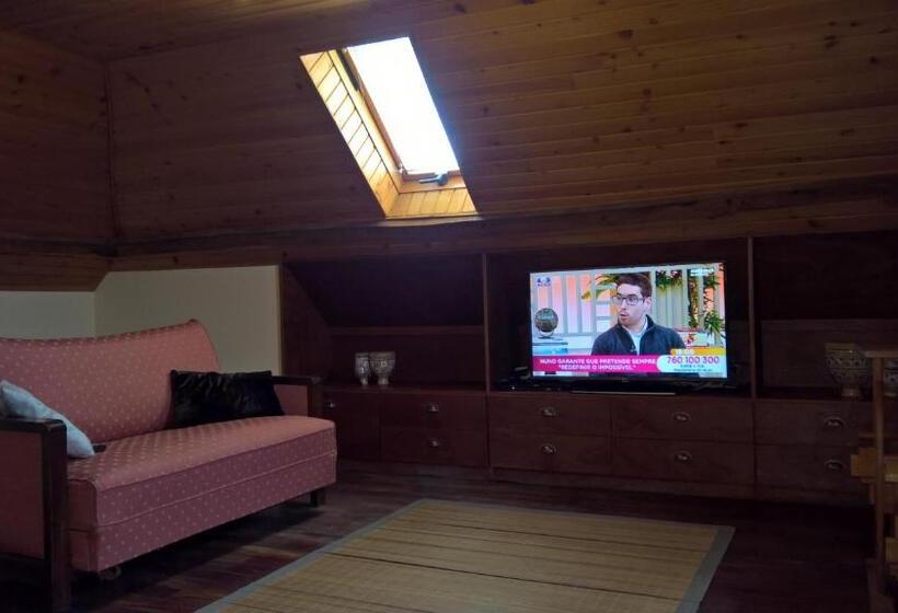 ルームシェアのワンベッド, Hostel Casal São João