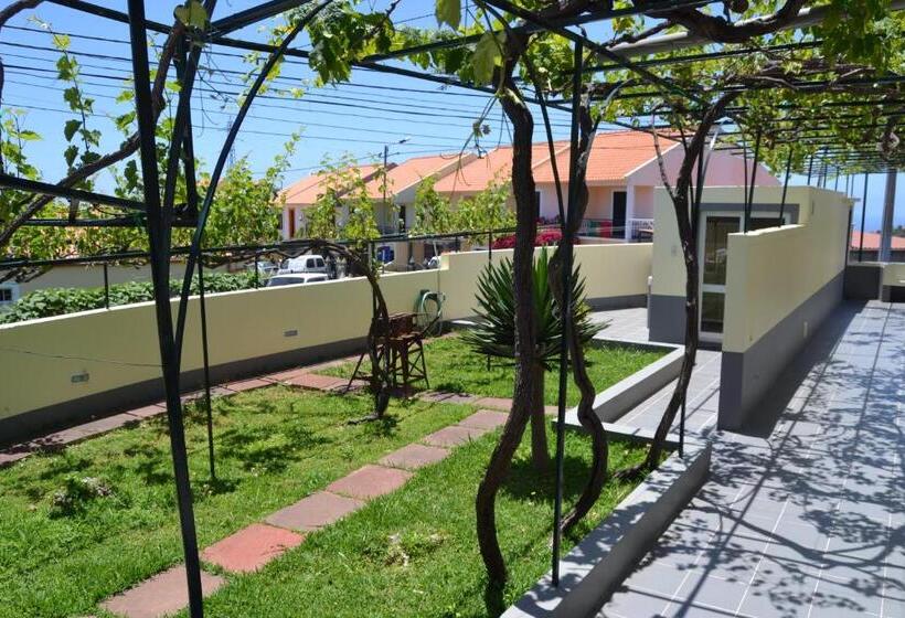 ルームシェアのワンベッド, Hostel Casal São João