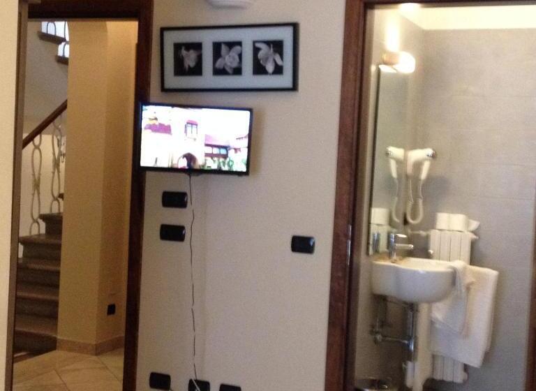 带阳台的高级房间, Paola