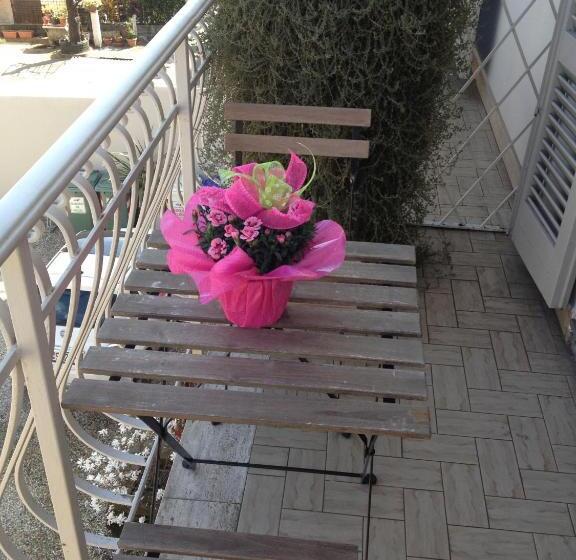 带阳台的高级房间, Paola