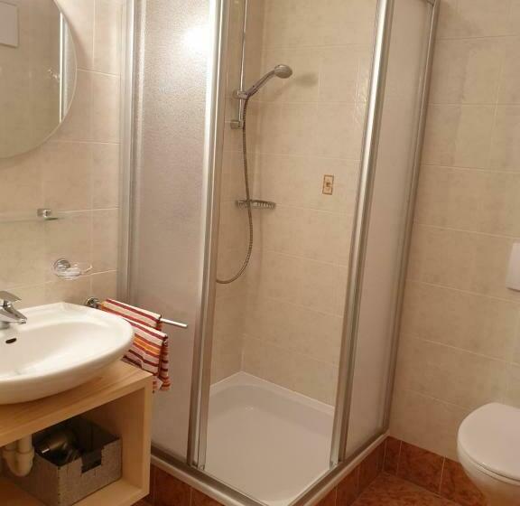 דירת חדר, Stockerhof