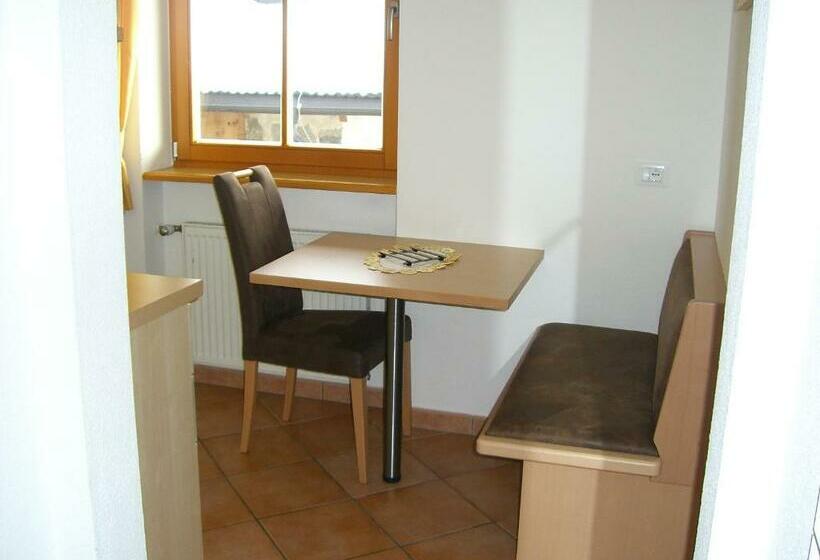 דירת חדר, Stockerhof