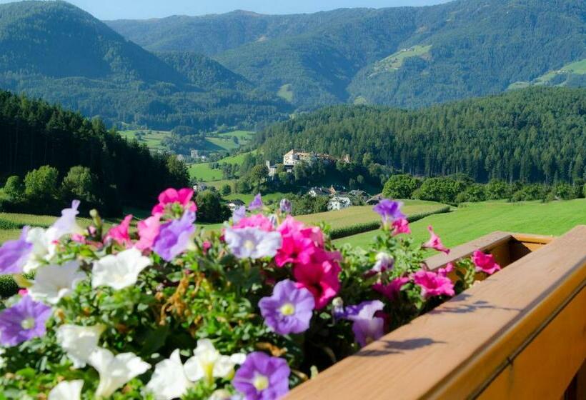 דירת שני חדרים, Stockerhof