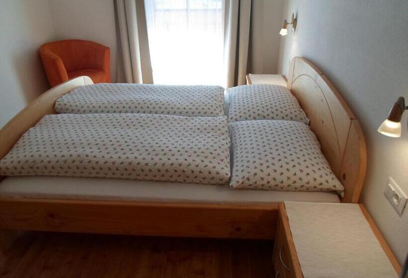 דירת שני חדרים, Stockerhof