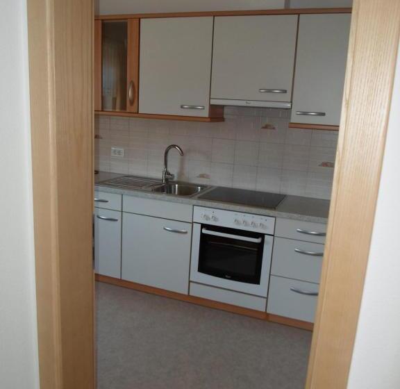 דירת שני חדרים, Stockerhof