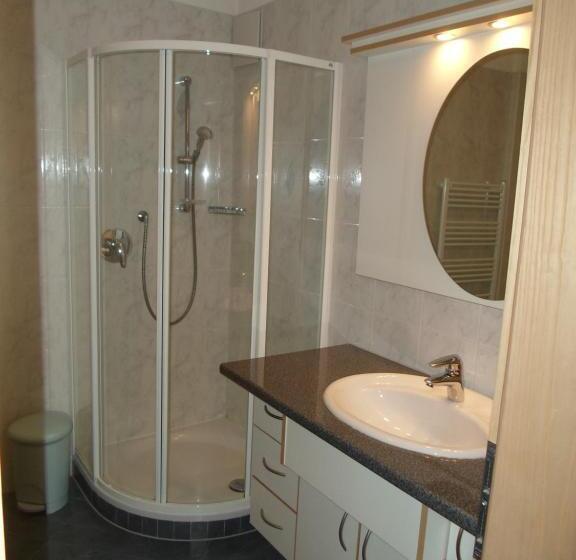 דירת שני חדרים, Stockerhof