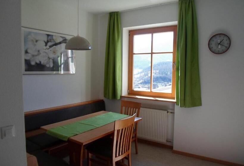 דירת שני חדרים, Stockerhof