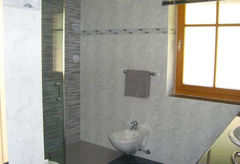 דירת שני חדרים, Stockerhof