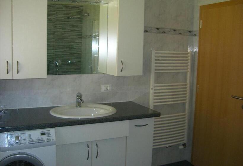 דירת שני חדרים, Stockerhof