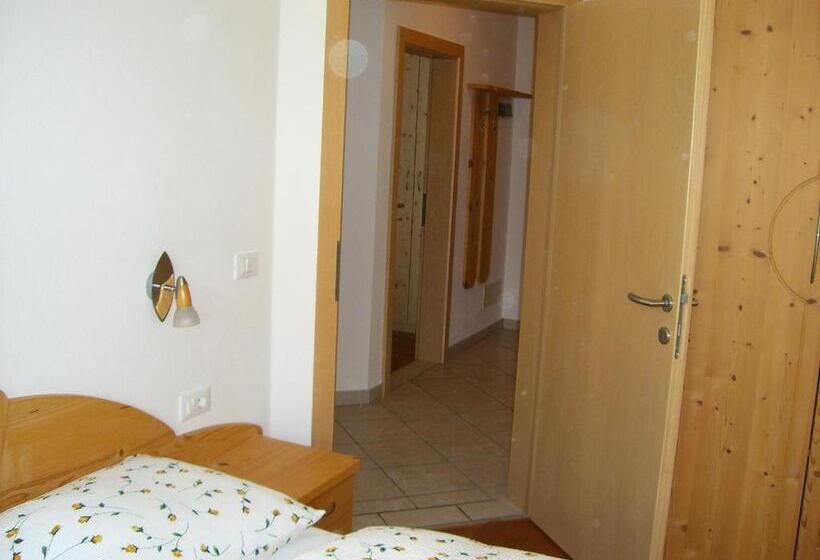 דירת שני חדרים, Stockerhof