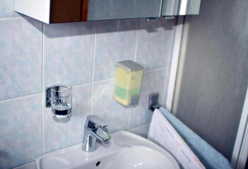 اتاق استاندارد سه تخته با بالکن, Tourist Farm Mraz