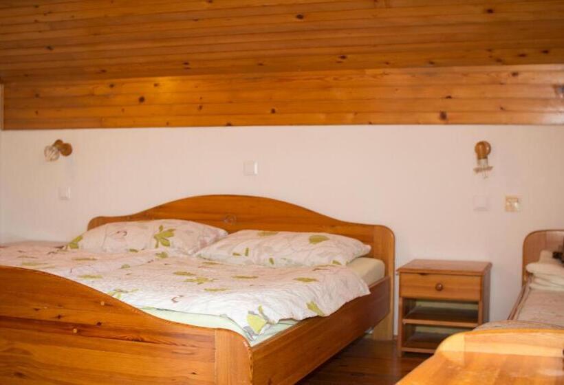 اتاق استاندارد سه تخته با بالکن, Tourist Farm Mraz