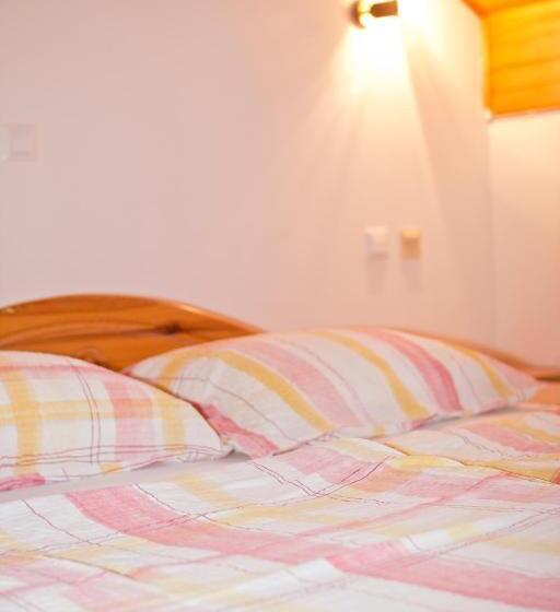 اتاق استاندارد, Tourist Farm Mraz