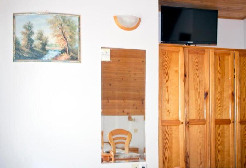 اتاق استاندارد سه نفره, Tourist Farm Mraz