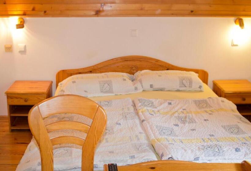 اتاق استاندارد سه نفره, Tourist Farm Mraz