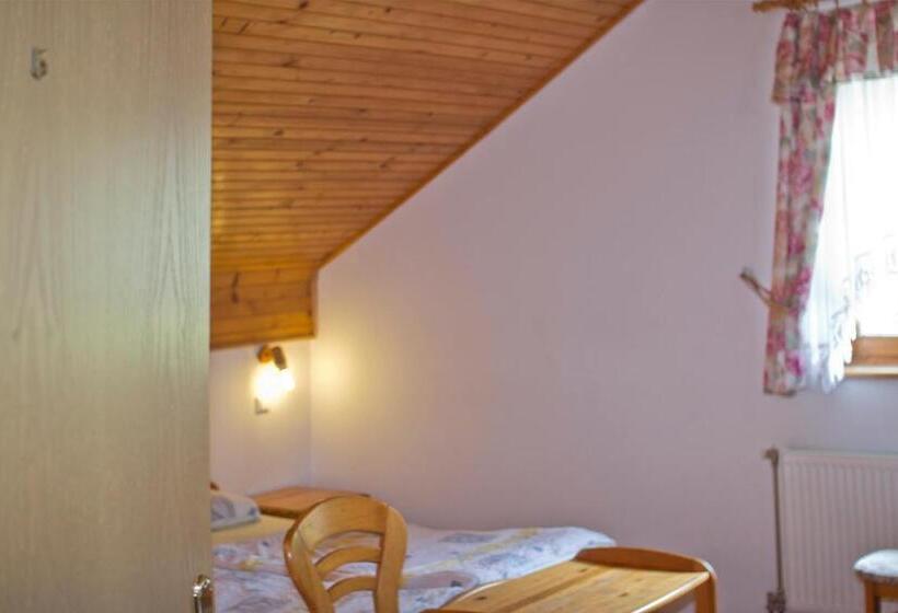 اتاق استاندارد سه نفره, Tourist Farm Mraz