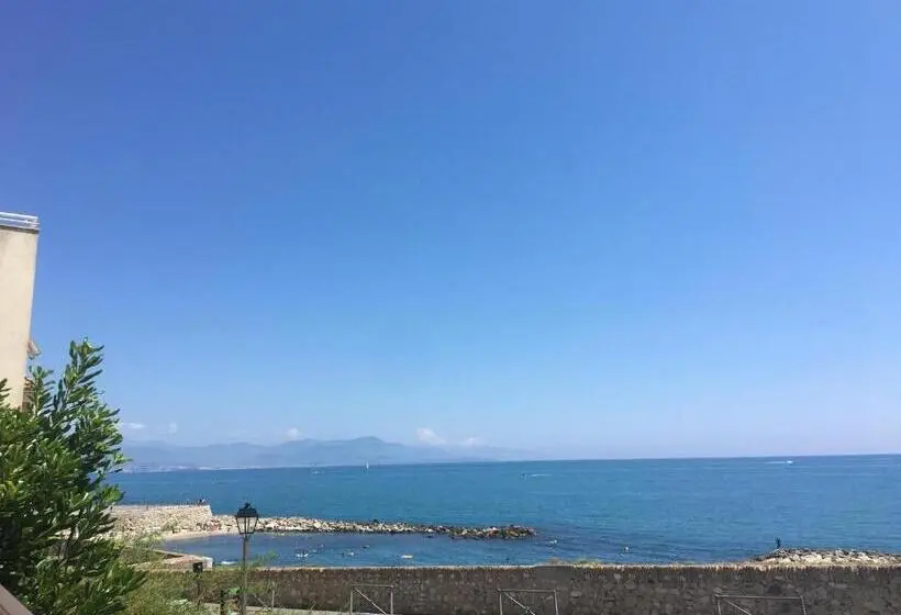 オーシャンビューのスタンダードバンガロー, La Maisonette Antibes