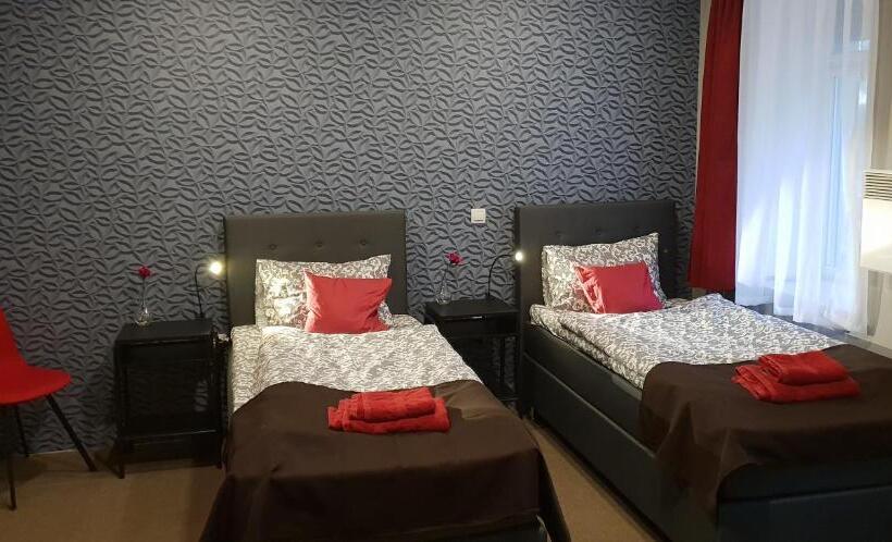 غرفة قياسية ثلاثية, Pension Stella