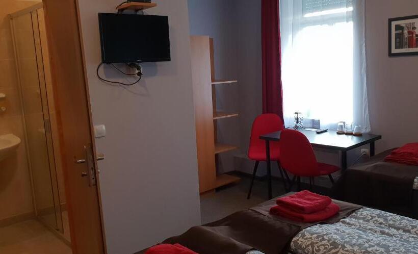 غرفة عائلية, Pension Stella