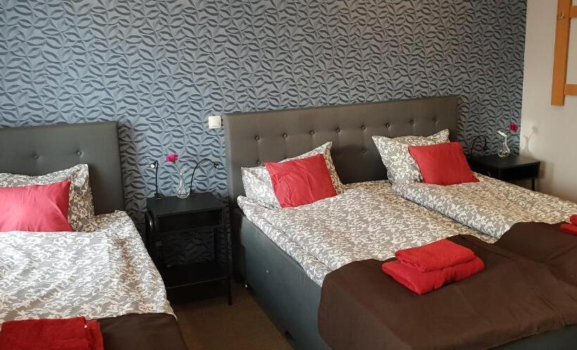 غرفة عائلية, Pension Stella