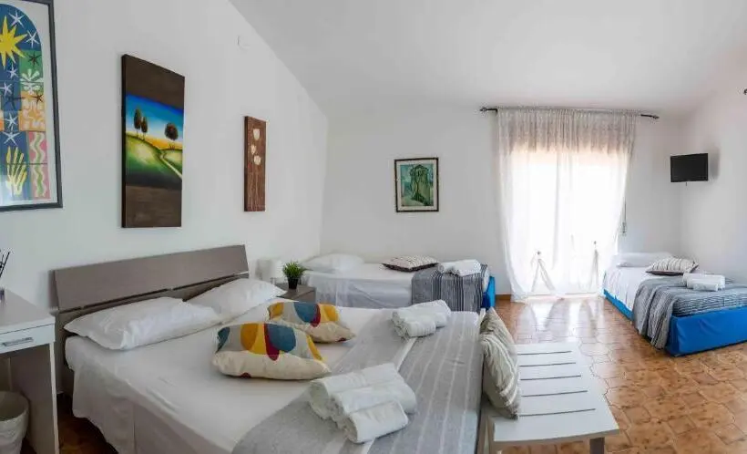 スタンダード4人部屋, Queen S Bed & Breakfast
