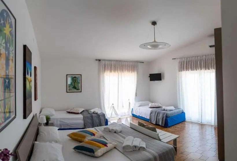 スタンダード4人部屋, Queen S Bed & Breakfast