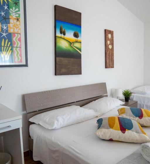Четырехместный Номер Стандарт, Queen S Bed & Breakfast