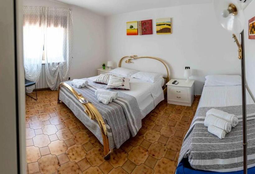 غرفة قياسية ثلاثية, Queen S Bed & Breakfast