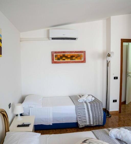 غرفة قياسية ثلاثية, Queen S Bed & Breakfast