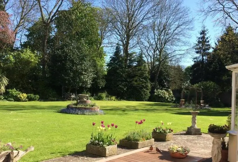 اتاق استاندارد با چشمانداز باغ, Little Manor
