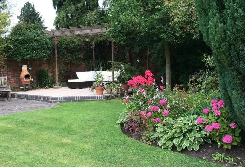 اتاق استاندارد با چشمانداز باغ, Little Manor